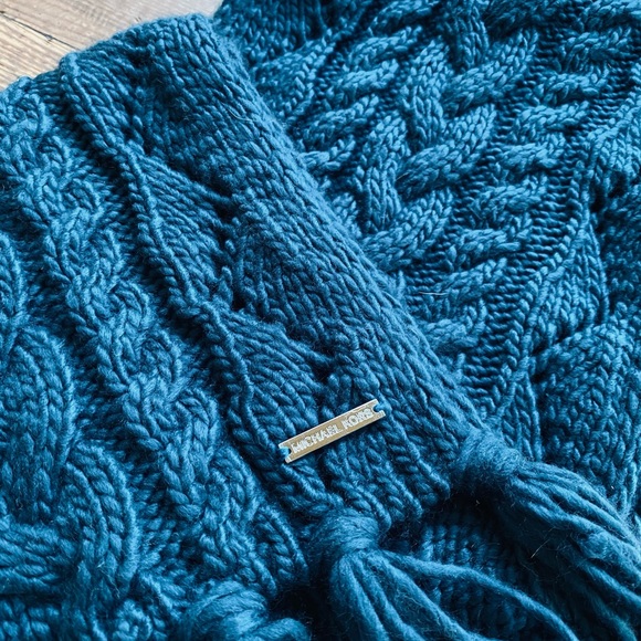 MICHAEL Michael Kors Cable Knit Scarf - Picture 10 of 13